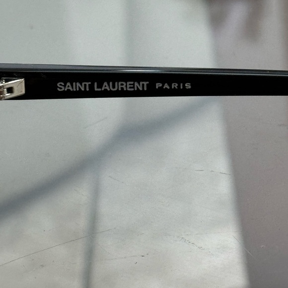 Yves Saint Laurent - YSL SL 104 Eyeglasses
by Yves Saint Laurent - YSL - Picture 3 of 6